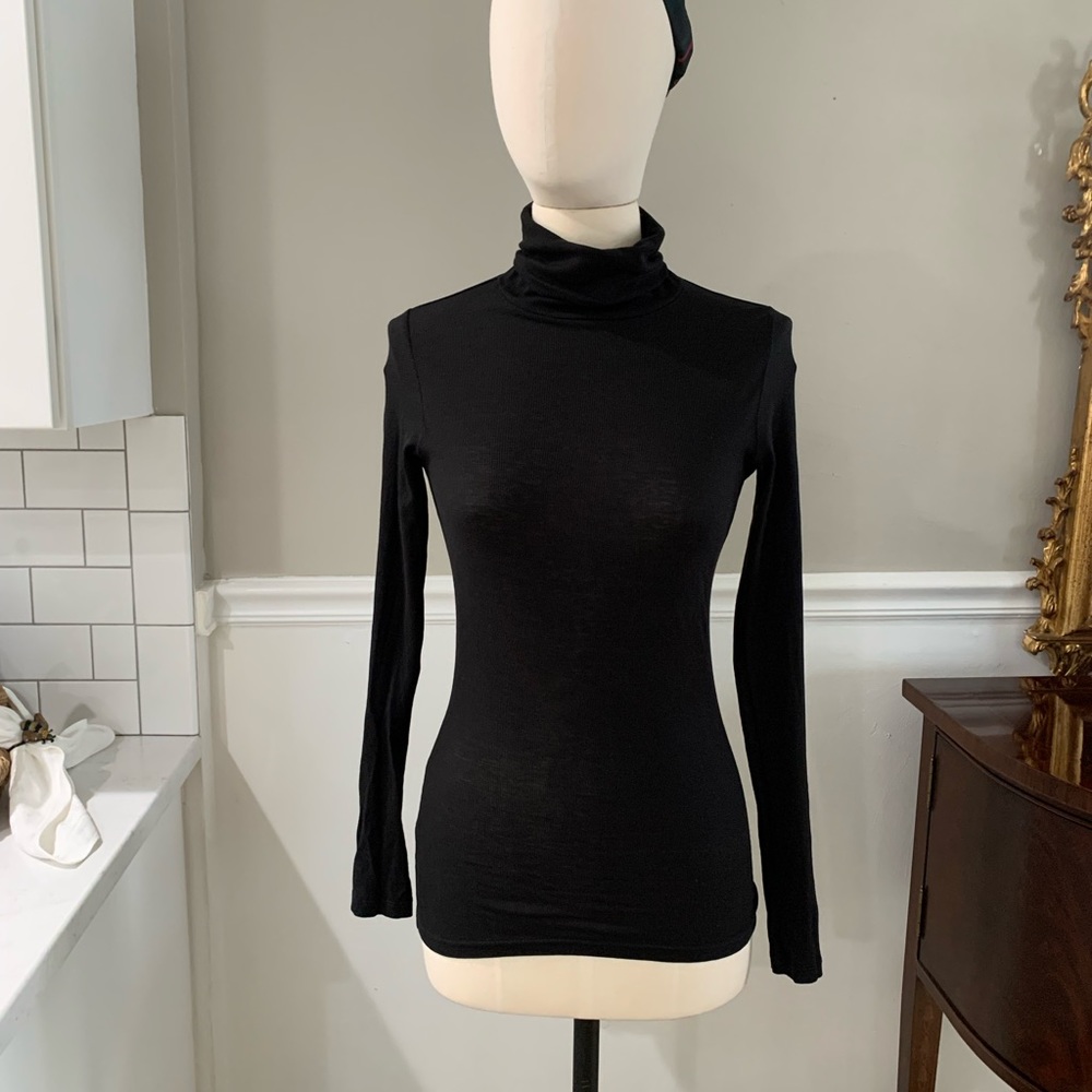 Black Stephanie b. Turtle neck sweater